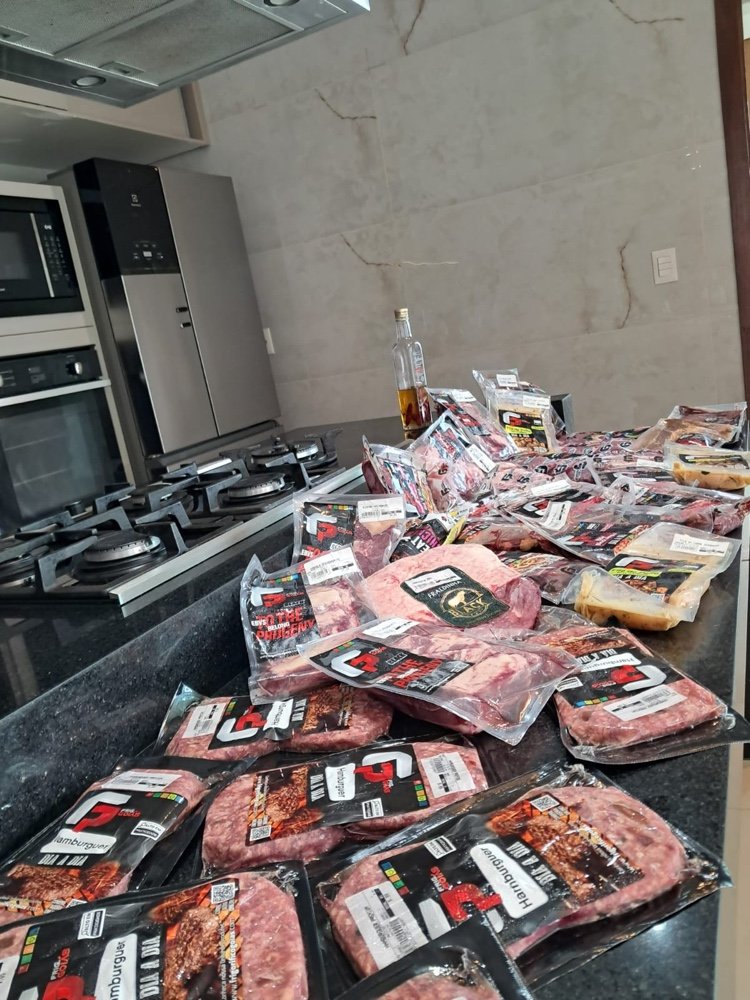 Corte bovino especial servido com acompanhamento autoral